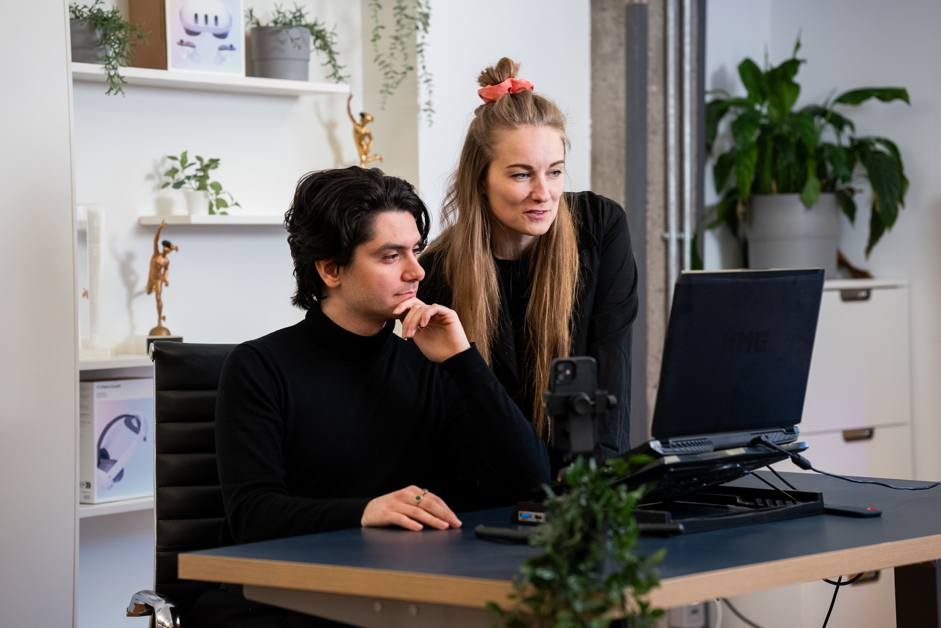 Jan und Dave im Studio bei der Beratung – Creative & Tech Consulting